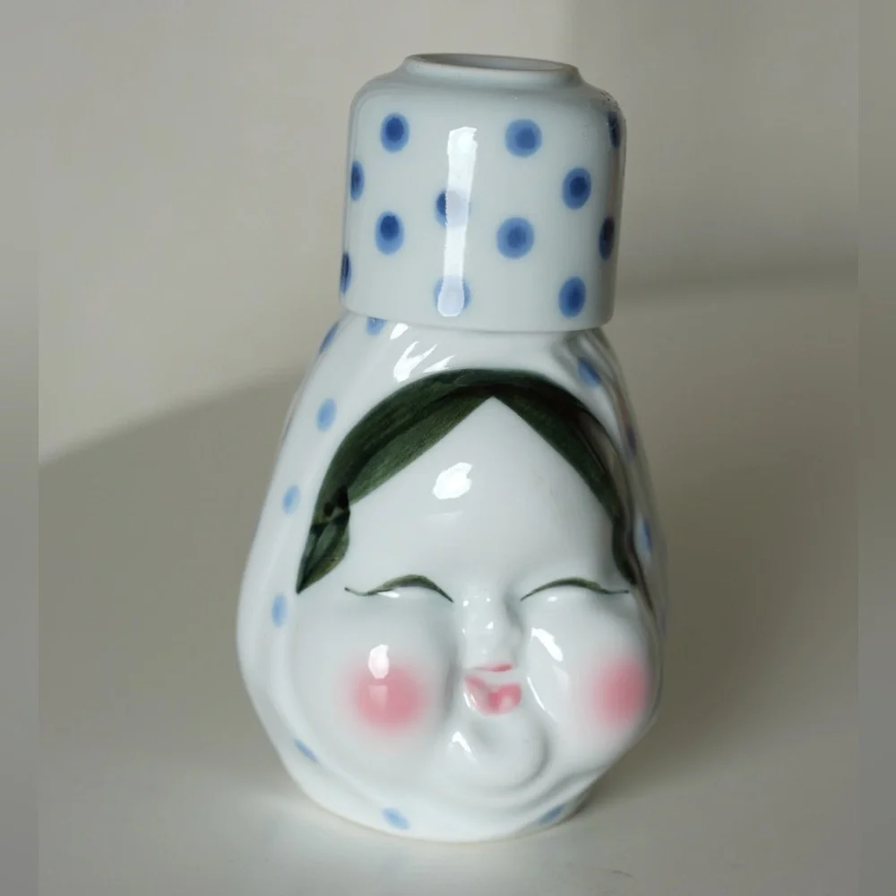 Japanese Arita Ware porcelain sake bottle (tokkuri) A16‎
